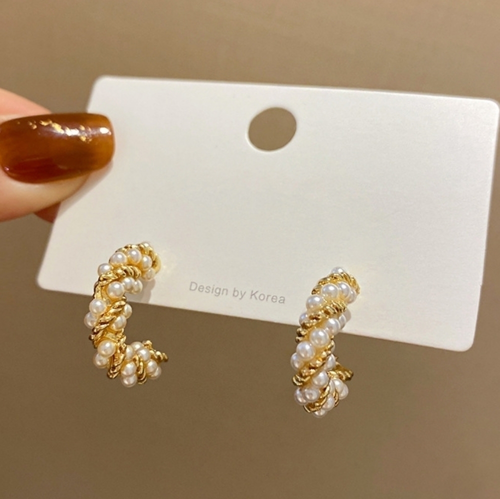 ✨️ Chic Gold Pearl Twirl Earrings NWT Everyday Casual